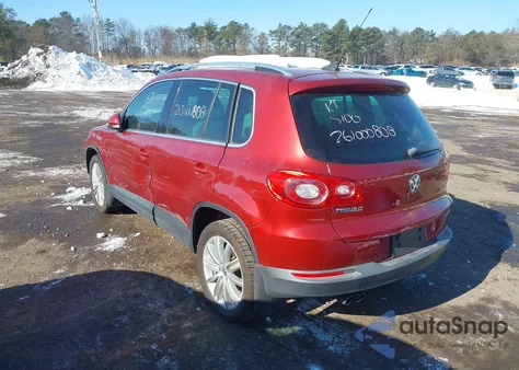 2010 Volkswagen Tiguan Sel z USA, uszkodzony, nr VIN WVGAV7AX8AW003927